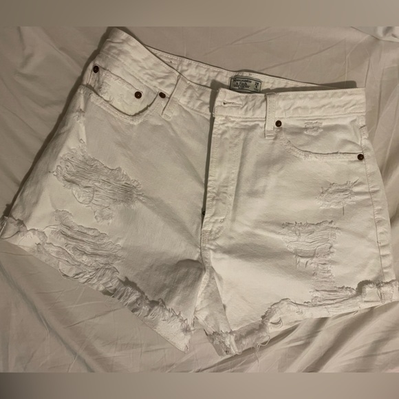 White Abercrombie shorts - Picture 1 of 3
